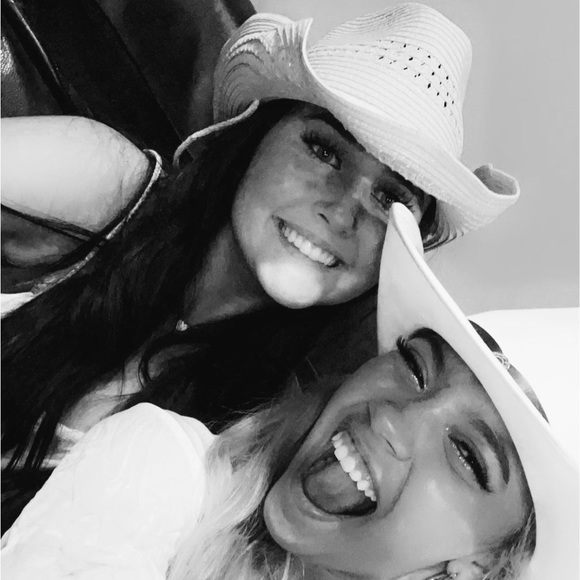 Meet your Posher, Riley - Picture 2 of 2